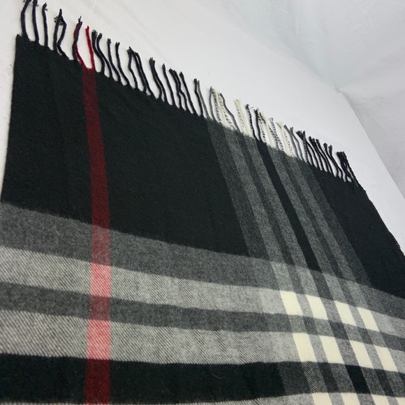 Oversized Plaid Scarf - Picture 4 of 8